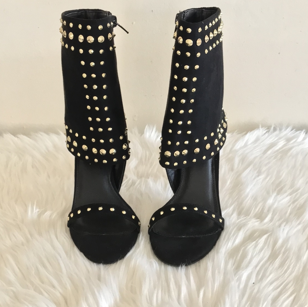 Shoes - Picture 4 of 7